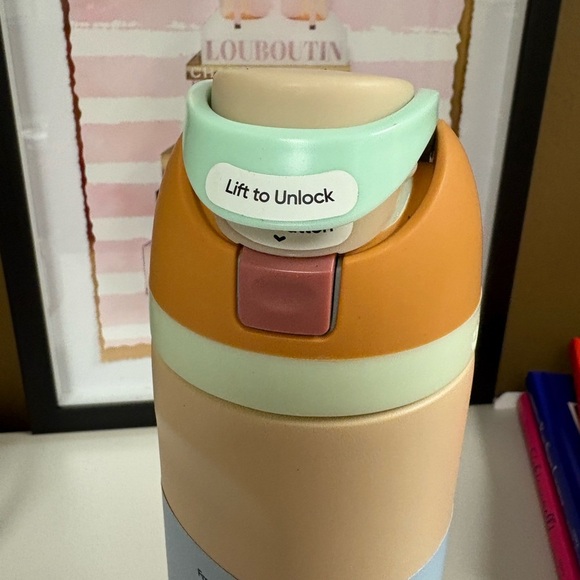 Owala FreeSip Stainless Steel Water Bottle 24 oz. - NWT - Picture 2 of 8